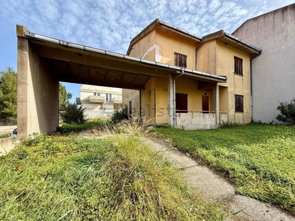 casa indipendente in vendita a Tratalias