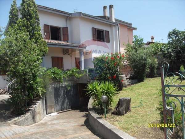 casa indipendente in vendita a Tratalias