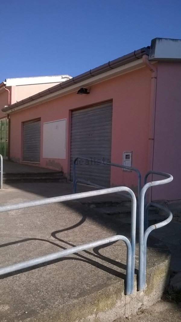 negozio in vendita a Tratalias