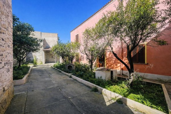 casa indipendente in vendita a Villanovafranca