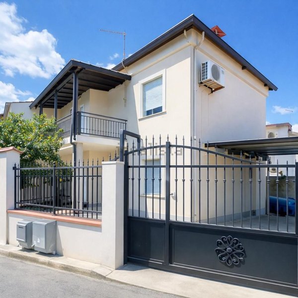 casa indipendente in vendita a Villanovafranca