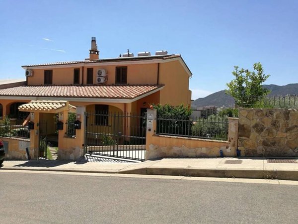 casa indipendente in vendita a Villaputzu in zona Santa Maria