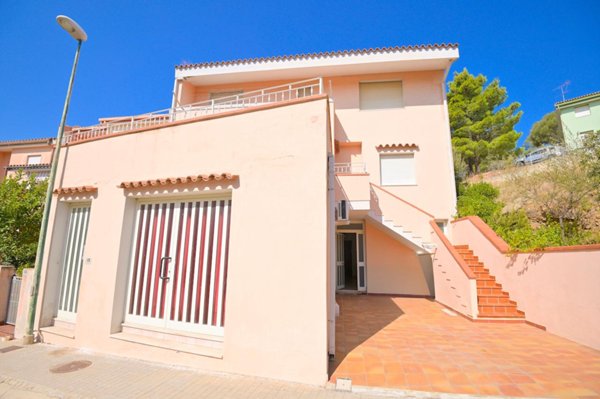 casa indipendente in vendita a Villaputzu in zona Santa Maria