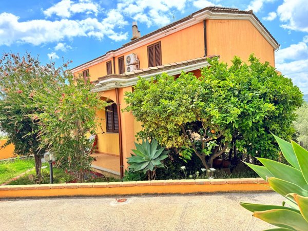 casa indipendente in vendita a Villaputzu in zona Santa Maria