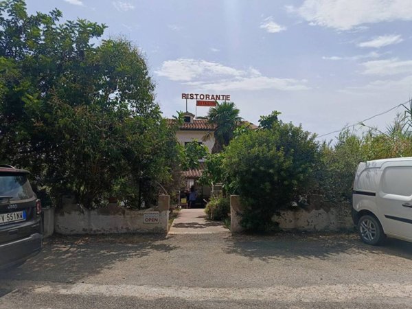 negozio in vendita a Villaputzu in zona Porto Corallo