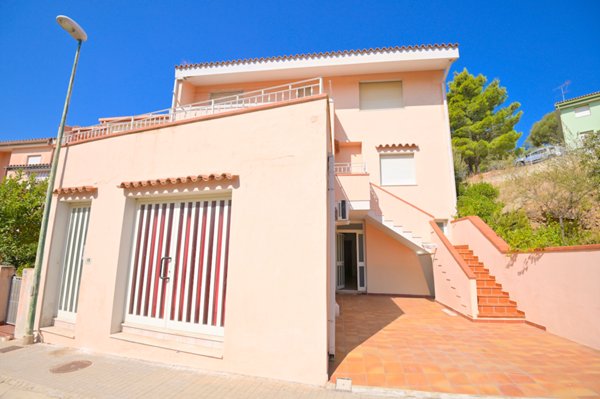 casa indipendente in vendita a Villaputzu in zona Santa Maria