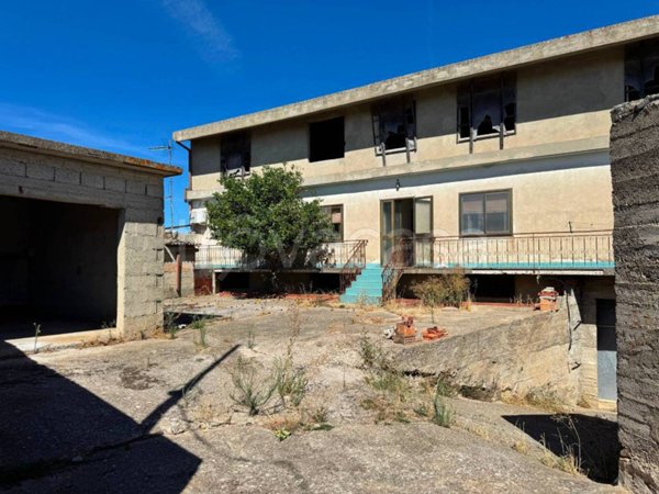 casa indipendente in vendita a Villasalto in zona Terrapieno