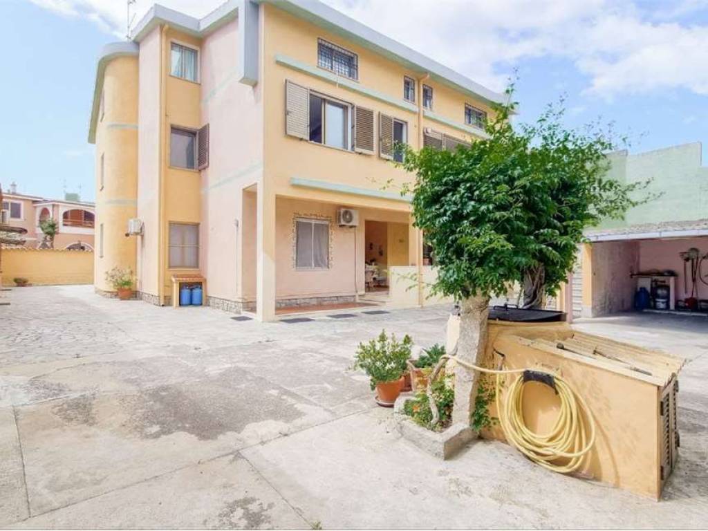 intera palazzina in vendita a Villasimius