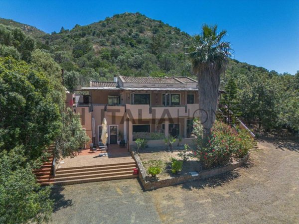 intera palazzina in vendita a Villasimius