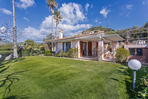 casa indipendente in vendita a Villasimius