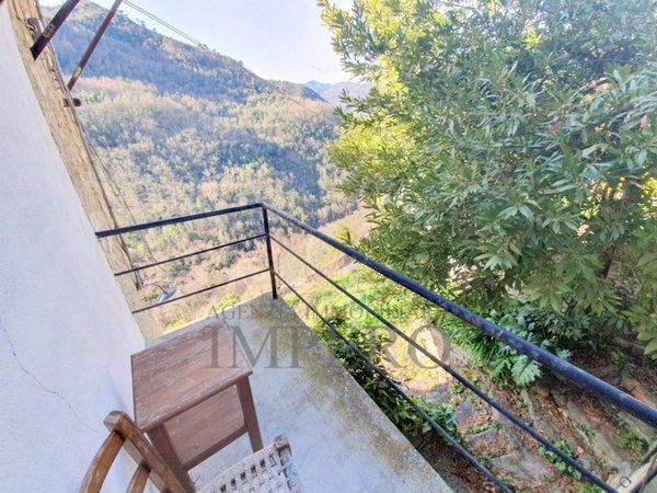casa semindipendente in vendita ad Apricale