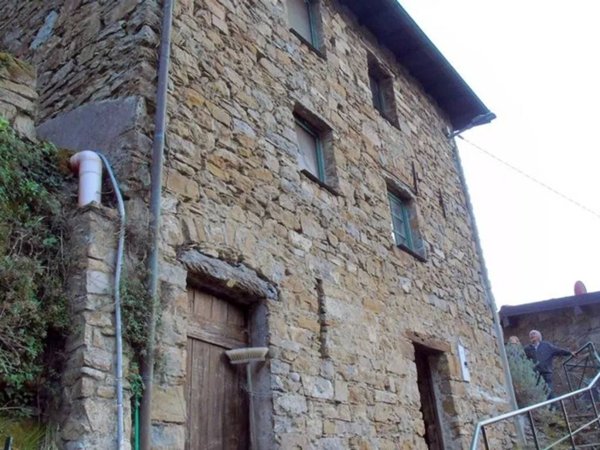 casa indipendente in vendita ad Apricale