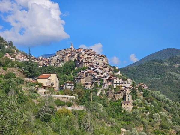 casa indipendente in vendita ad Apricale