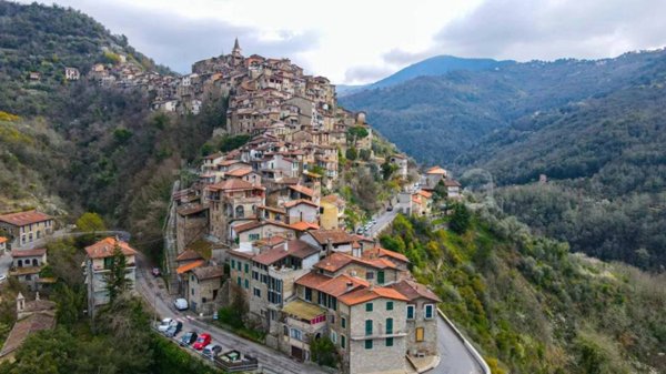 appartamento in vendita ad Apricale