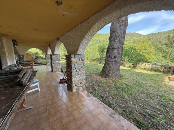 casa indipendente in vendita ad Apricale