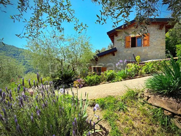 casa indipendente in vendita ad Apricale