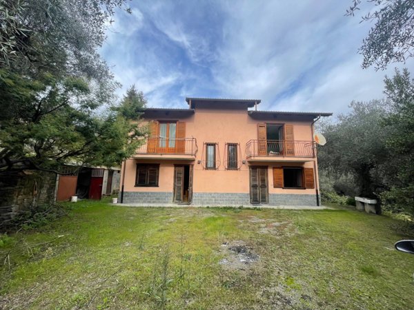 casa indipendente in vendita ad Apricale
