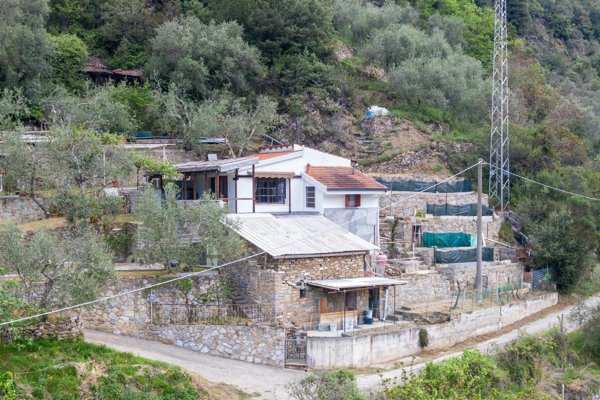 casa indipendente in vendita ad Apricale