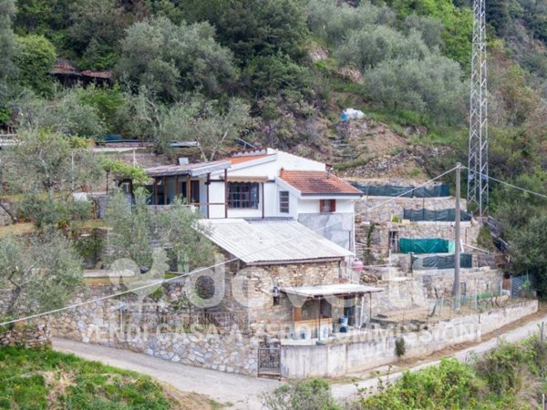 casa indipendente in vendita ad Apricale