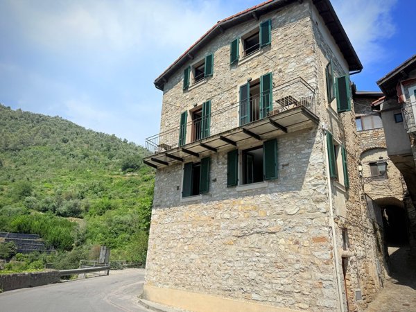 casa indipendente in vendita ad Apricale