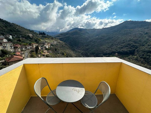 appartamento in vendita ad Apricale