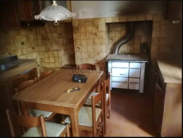 appartamento in vendita ad Apricale in zona Semoigo