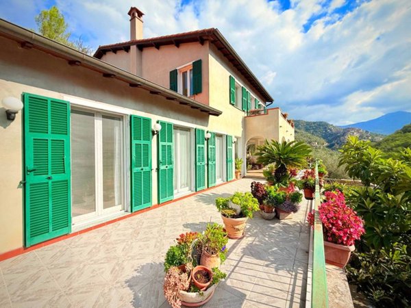 casa indipendente in vendita ad Apricale