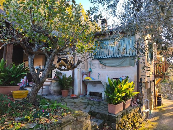 casa indipendente in vendita ad Apricale