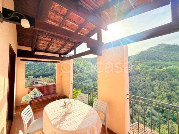 casa indipendente in vendita ad Apricale