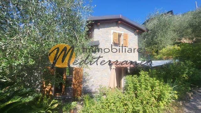 casa indipendente in vendita ad Apricale