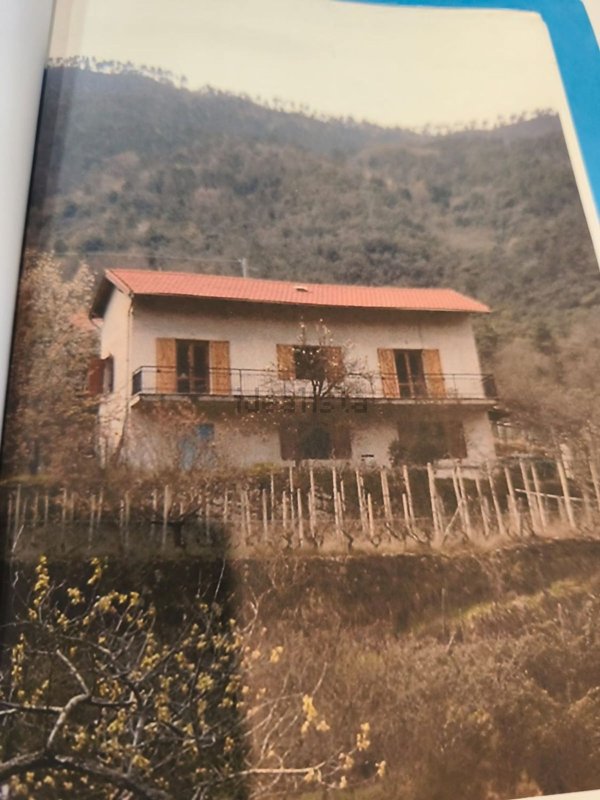 casa indipendente in vendita ad Apricale