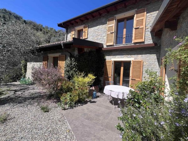 casa indipendente in vendita ad Apricale