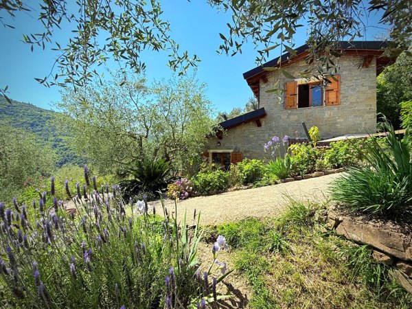 casa indipendente in vendita ad Apricale