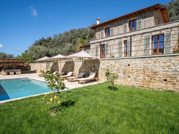 casa indipendente in vendita ad Apricale