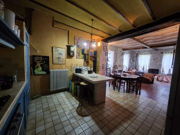 appartamento in vendita ad Apricale in zona Semoigo