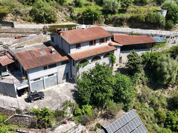 intera palazzina in vendita ad Apricale in zona Semoigo