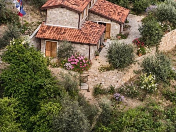 casa indipendente in vendita ad Apricale