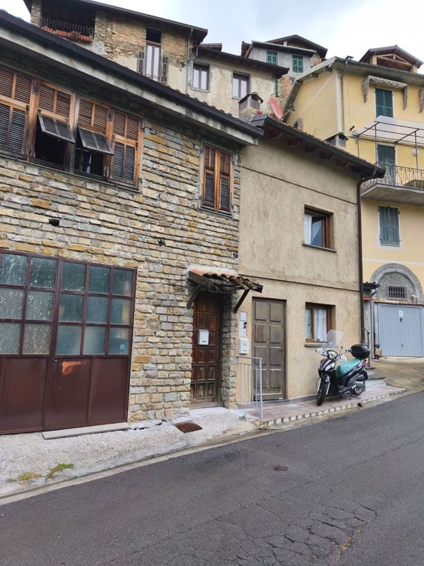 appartamento in vendita ad Apricale in zona Semoigo