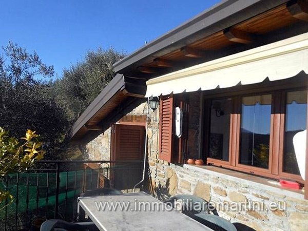 appartamento in vendita ad Apricale in zona Semoigo