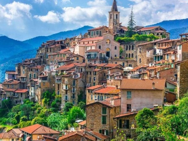 appartamento in vendita ad Apricale in zona Semoigo