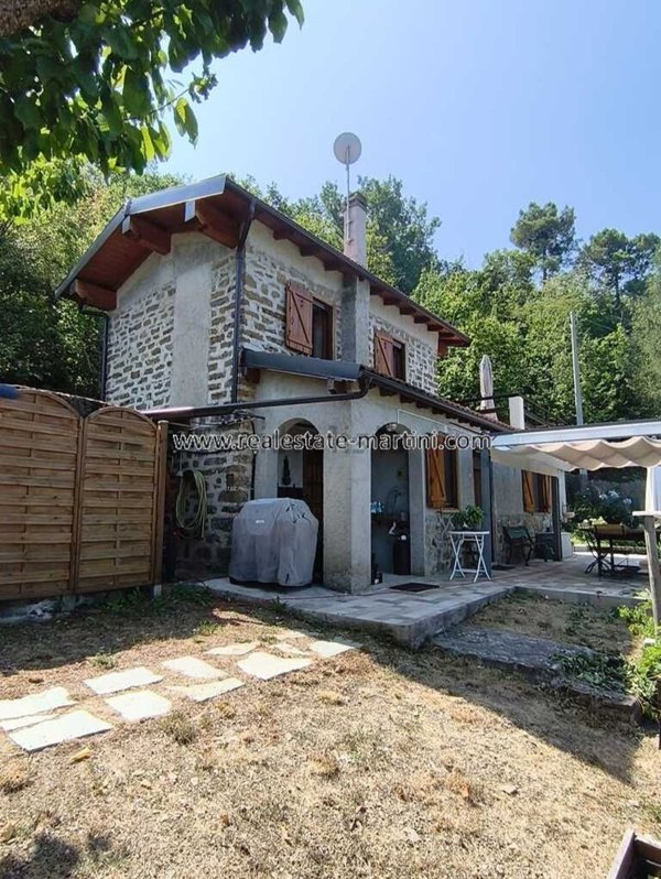 casa indipendente in vendita ad Apricale in zona Semoigo