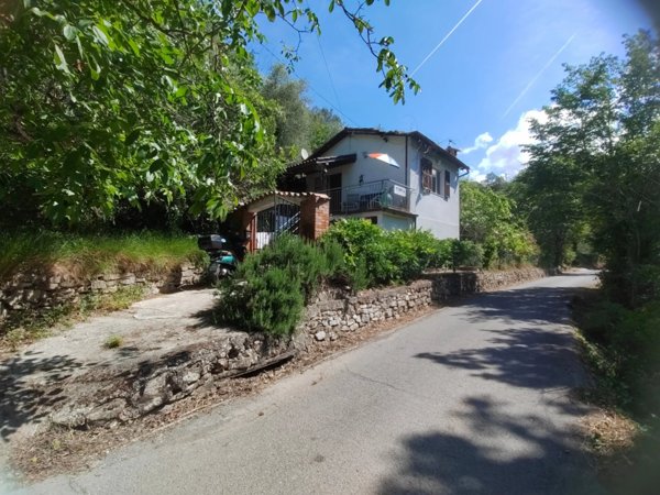 casa indipendente in vendita ad Apricale