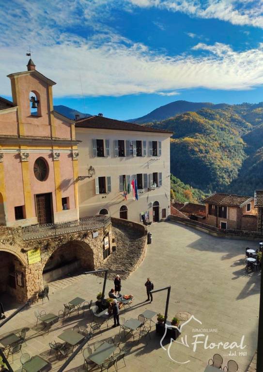 casa indipendente in vendita ad Apricale