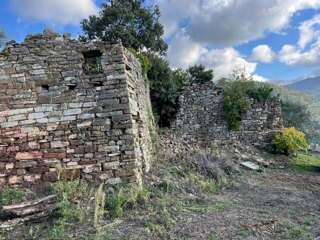 casa indipendente in vendita ad Apricale in zona Semoigo