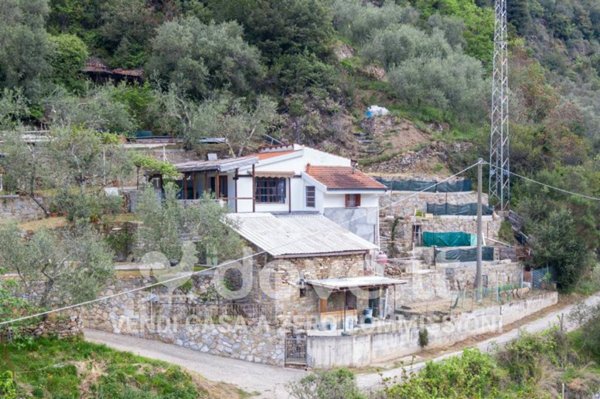 casa indipendente in vendita ad Apricale in zona Semoigo