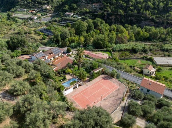 casa indipendente in vendita ad Apricale