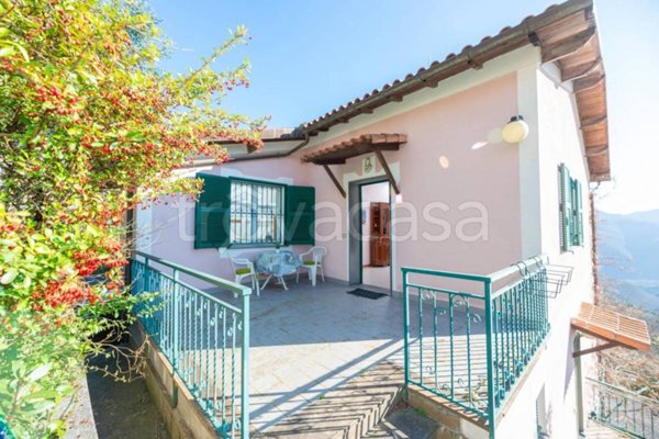casa indipendente in vendita ad Aquila d'Arroscia