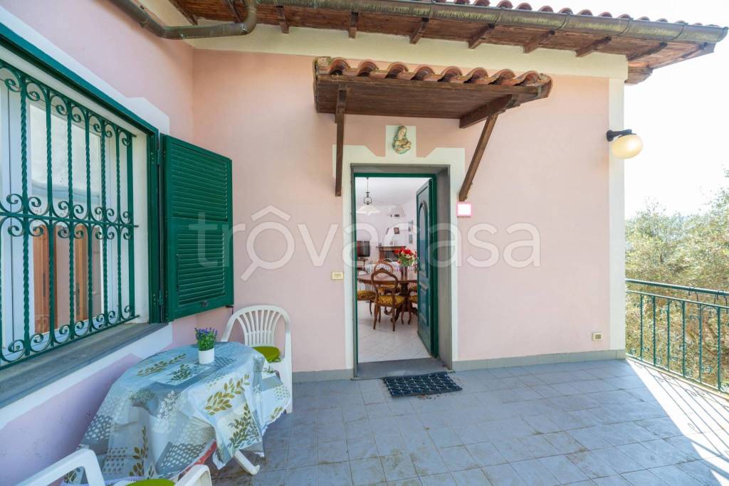 casa indipendente in vendita ad Aquila d'Arroscia