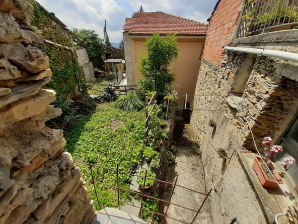 casa indipendente in vendita ad Aquila d'Arroscia