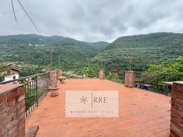 casa indipendente in vendita ad Aquila d'Arroscia